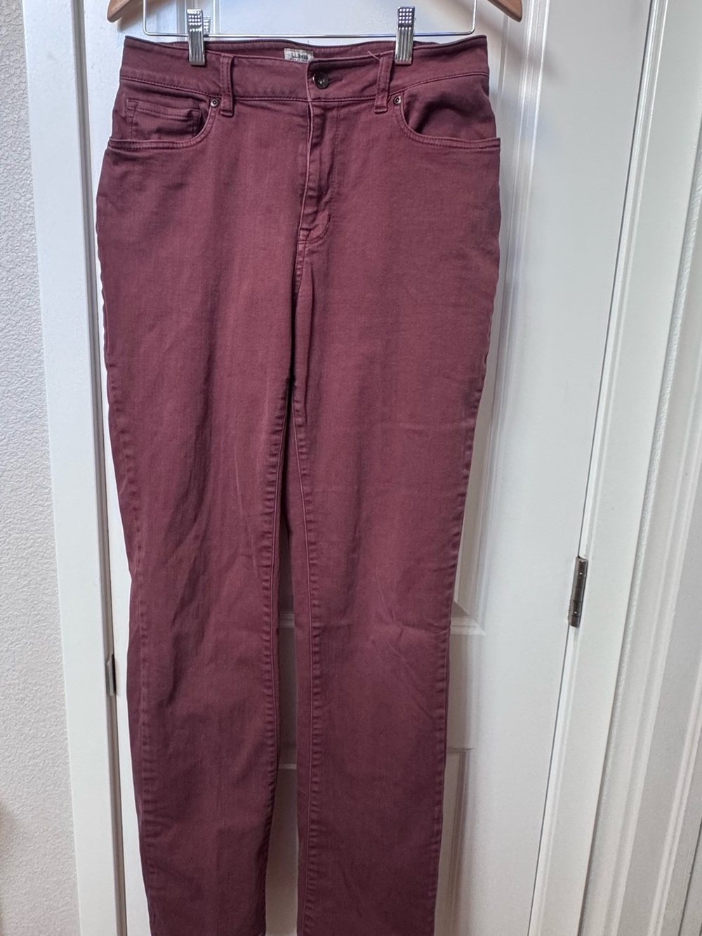 L.L. Bean womens size 8 TALL classic fitStraight Jeans in Burgundy Plum